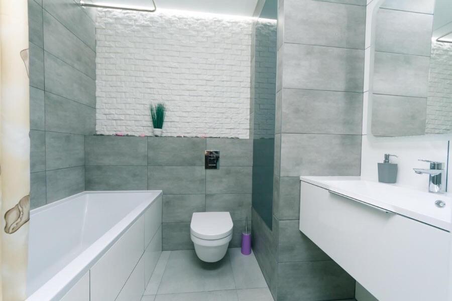 Апартаменти Метро Вирлиця Kiev Extérieur photo