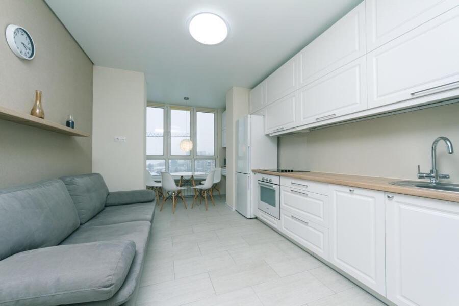 Апартаменти Метро Вирлиця Kiev Extérieur photo