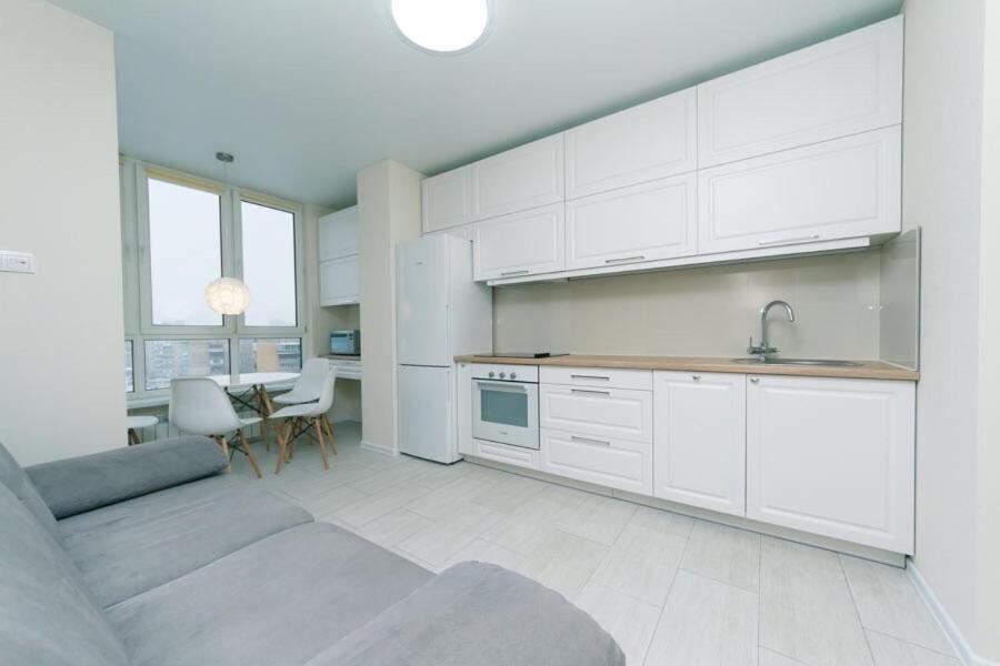 Апартаменти Метро Вирлиця Kiev Extérieur photo