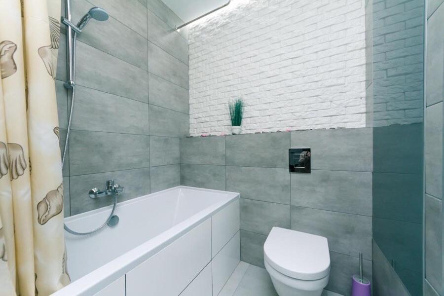 Апартаменти Метро Вирлиця Kiev Extérieur photo
