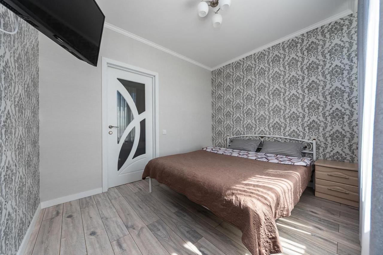Апартаменти Метро Вирлиця Kiev Extérieur photo
