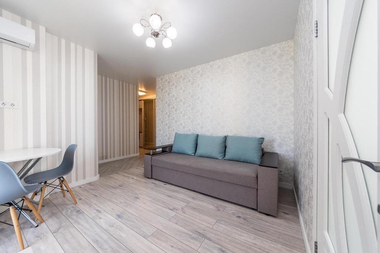 Апартаменти Метро Вирлиця Kiev Extérieur photo
