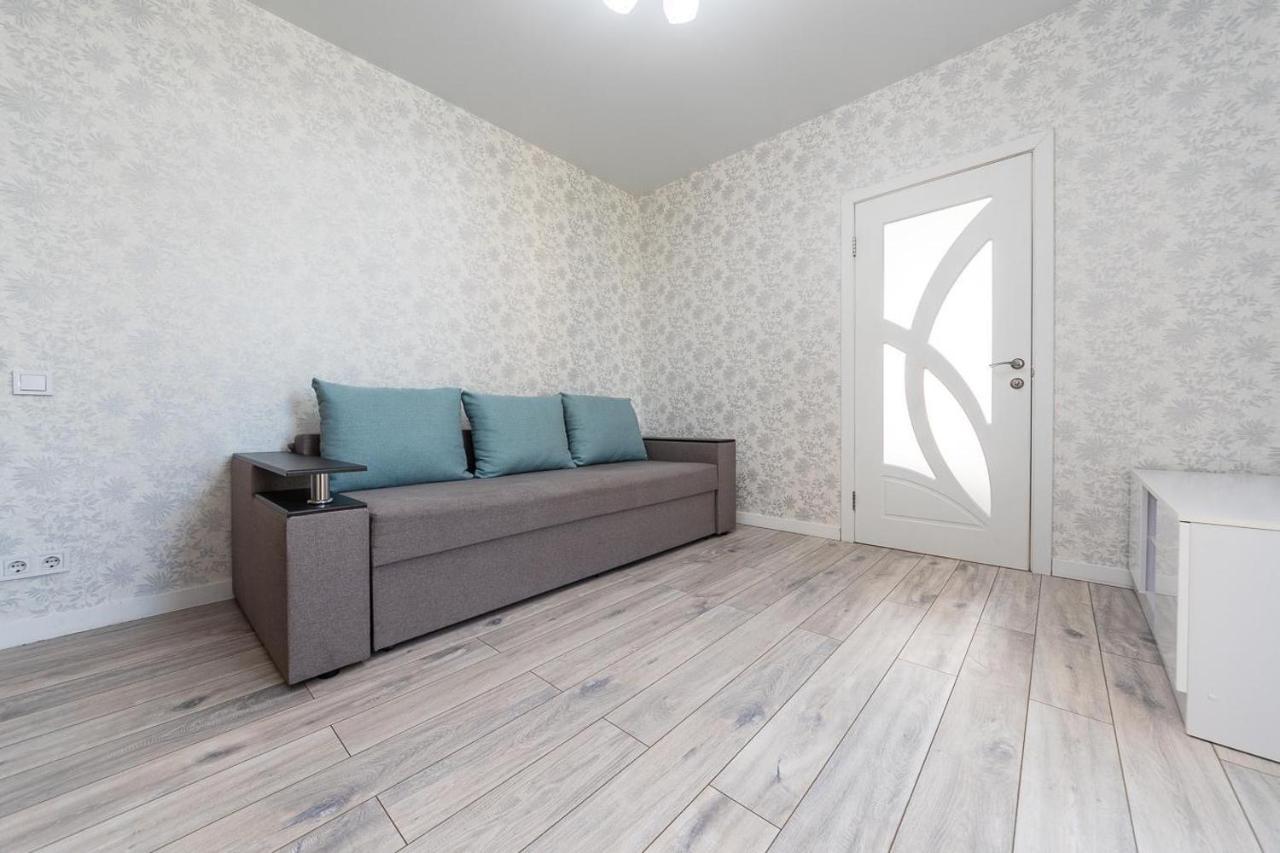 Апартаменти Метро Вирлиця Kiev Extérieur photo
