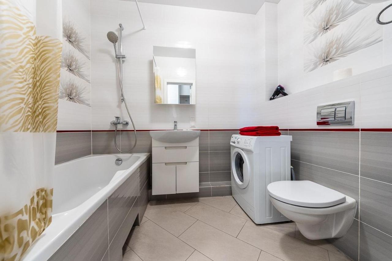 Апартаменти Метро Вирлиця Kiev Extérieur photo