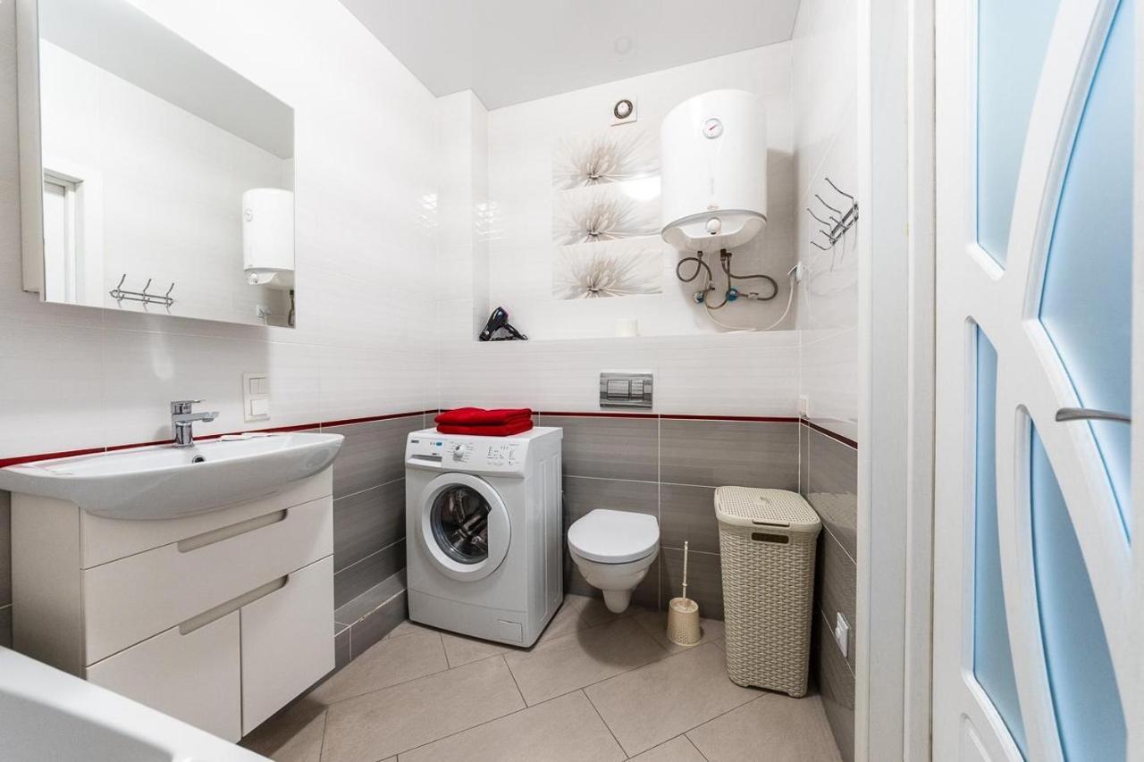 Апартаменти Метро Вирлиця Kiev Extérieur photo