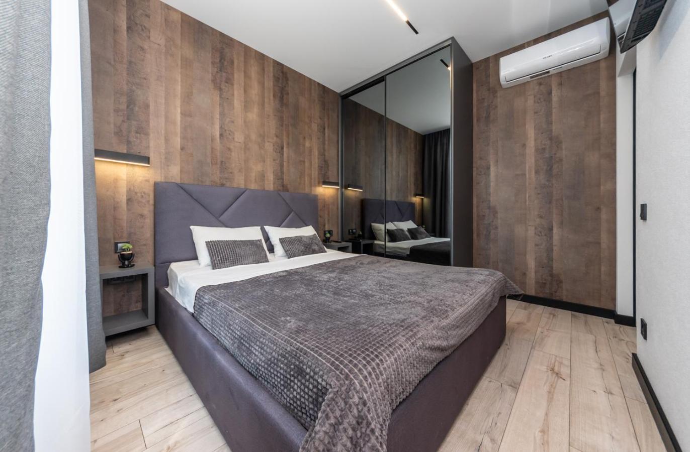 Апартаменти Метро Вирлиця Kiev Extérieur photo
